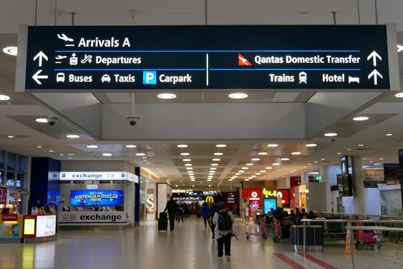 Day 5|返程日,雪梨送機
安排每兩小時一班送機接駁,服務時間從早上8點至晚上8點,輕鬆返回機場。
➤ 可自費加購:導遊進入機場協助辦理登機手續服務。
滿載回憶,返回溫暖的家!
餐食:早:酒店|午/晚:自理