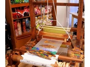 昔ながらの手機(綴機)を使います