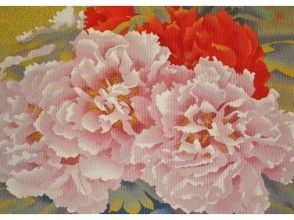 伝統工芸士が織った綴織(つづれおり)の作品の数々をじっくり見ていただけます