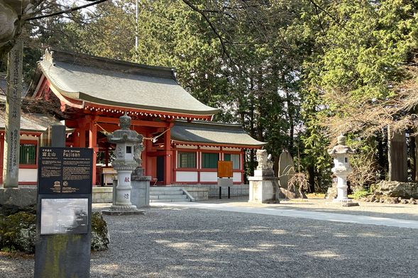 次の最終目的地である富士御室浅間神社へは15分ほどで到着します。現地での滞在時間は20分ほどとなります。
そして、10分程で富士観光トラベル 帰着となります。