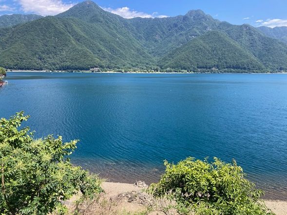 西湖畔道路は、交通量も少なく気持ちよくサイクリングできます