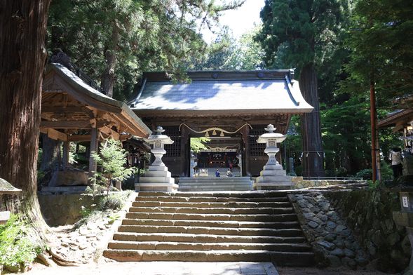 新倉富士浅間神社から次の目的地である河口浅間神社までは15分程で到着します。現地では20分ほどの滞在予定です。