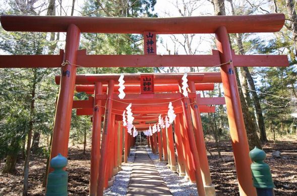金運にご利益のある『新屋山神社』