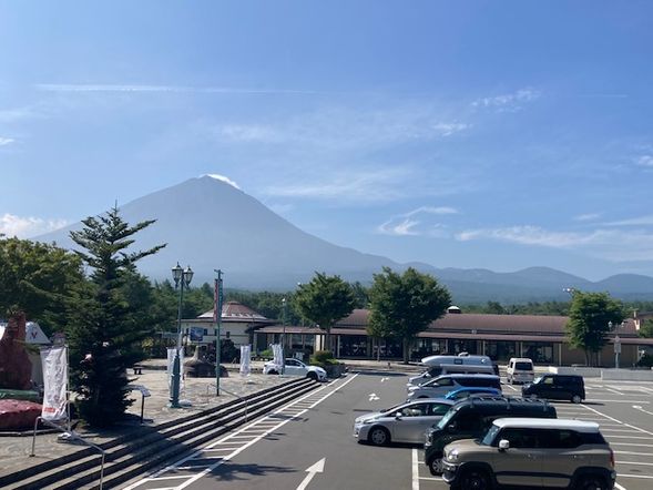 富士山を望む『道の駅なるさわ』で小休憩