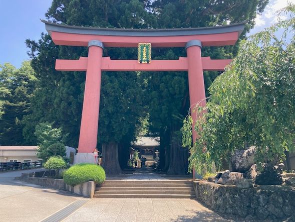 世界遺産に登録されている『河口浅間神社』を参拝します