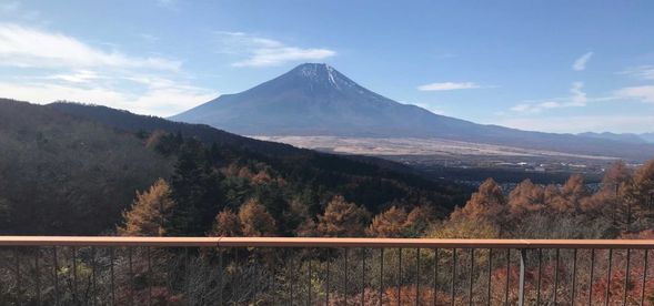 After that, you will arrive at your next destination - the Nijumagari Touge Observation Terrace in 15 minutes, where you will stay for 15 minutes before returning to Kawaguchiko Station.