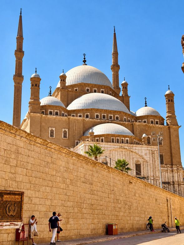 薩拉丁城堡 Saladin Citadel
開羅重要的歷史建築群之一,位於城市較高處,以城堡建築與開羅城市景觀為特色。經歷前段古埃及法老文明後,在旅程尾聲轉向認識開羅另一個歷史時期。