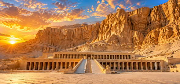 🏛️ 哈姬蘇女王神殿 Hatshepsut Temple
參觀依山壁建造的哈姬蘇女王神殿,欣賞層層延伸的露台與石柱建築,認識古埃及女性法老的歷史。