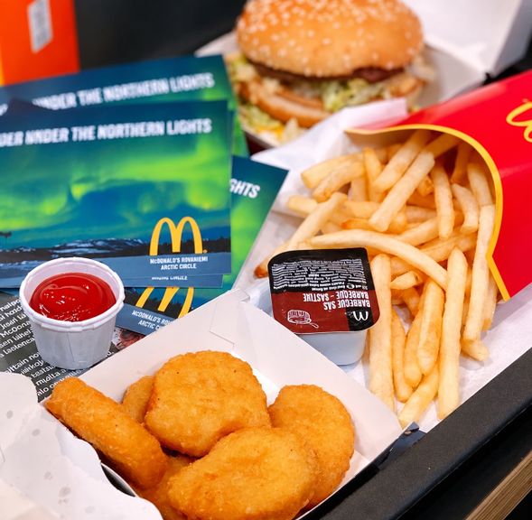 曾經的最北麥當勞
抵達羅瓦涅米後接站,首先前往當地麥當勞享用早餐,餐費自理。原始行程特別安排此站作為進入北極圈後的第一個輕鬆停留點。