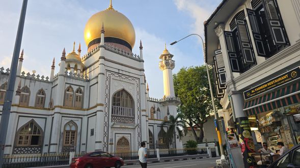 Kampong Glam I Step into Kampong Glam, one of Singapore’s oldest and most colorful districts, where tradition meets contemporary flair. Once the seat of Malay royalty, this vibrant neighborhood is stepped in history and culture, with the majestic Sultan Mosque at its heart.