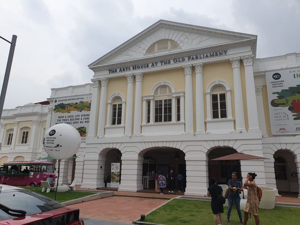 The Civic District is where Singapore’s story began. This elegant area is home to some of the city’s most important national landmarks, showcasing colonial architecture, grand monuments, and world-class cultural institutions. Walk through beautifully preserved spaces like the Padang, the National Gallery Singapore, and the iconic Victoria Theatre.