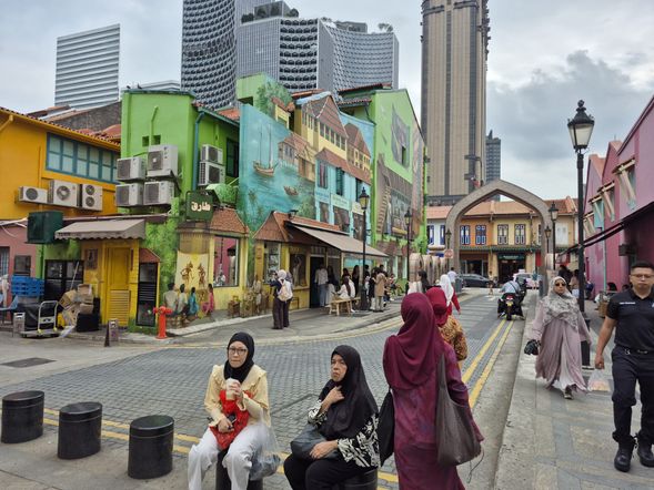 Step into Kampong Glam, one of Singapore’s oldest and most colorful districts, where tradition meets contemporary flair. Once the seat of Malay royalty, this vibrant neighborhood is steeped in history and culture, with the majestic Sultan Mosque at its heart. Wander through streets lined with heritage shophouses, trendy boutiques, and Middle Eastern eateries. The guide will share a brief overview of the mosque’s history and accompany you for a photo opportunity at this historic site