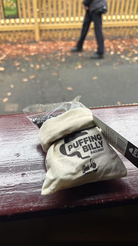 🛍️ Don’t forget to stop by the gift shop to pick up some cute souvenirs — including the adorable “coal” chocolates, a local favorite!