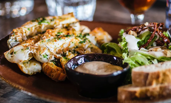 午休與體力調整(約 1 小時)
中午將安排約 1 小時的休息時間,學員可至雪場內設施用餐或補充體力。