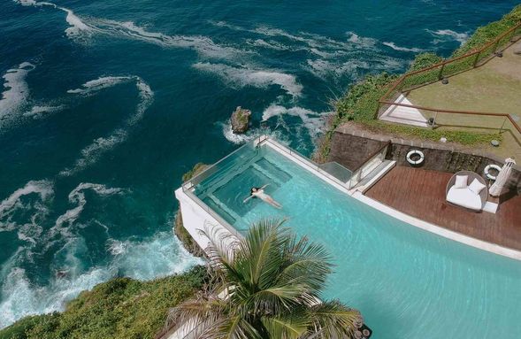 ONEEIGHTY泳池俱樂部