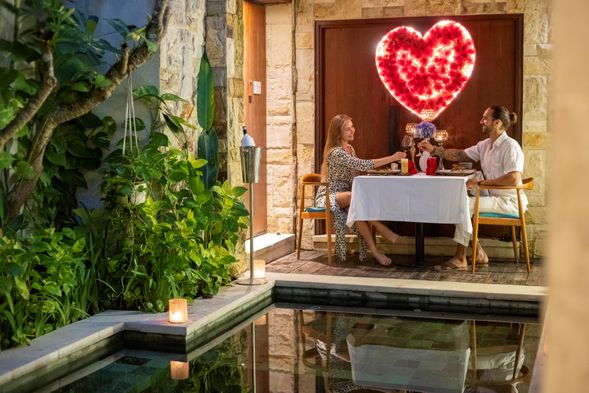 別墅內享用浪漫燭光晚餐 (Aksari Villa Seminyak - romantic candle light dinner)
