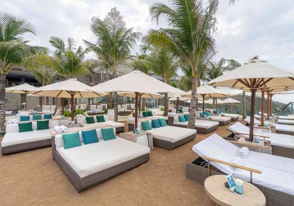 ONEEIGHTY泳池俱樂部