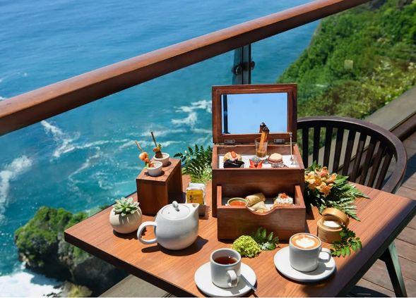 五星THE EDGE渡假村內~無邊際海景珠寶盒下午茶~雙人一套