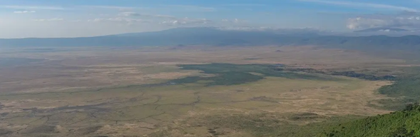 抵達吉力馬札羅國際機場後,專車接送前往 Arusha 市區入住 Gran Meliá Arusha。
飯店環境優雅、設施完善,是長途飛行後放鬆身心的理想落腳處。
今晚在城市中好好休息,為接下來的 Safari 旅程做好準備。