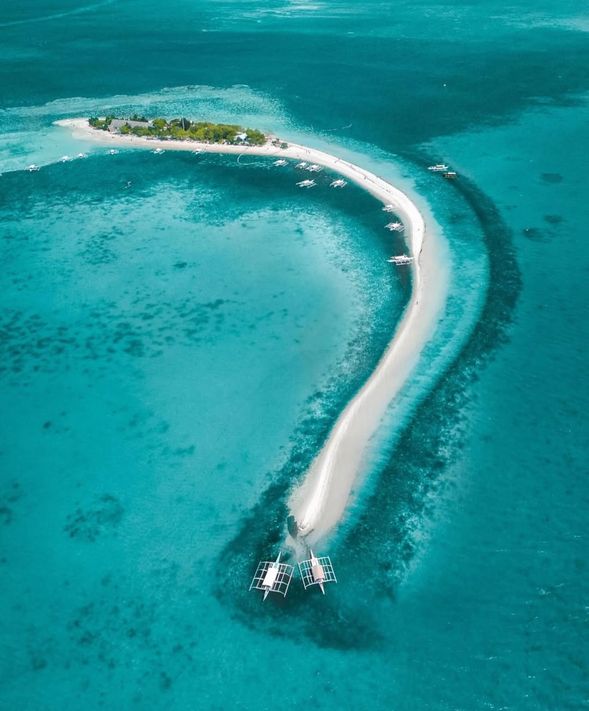 夢幻長尾沙灘 - 處女島 (依照當日潮汐決定是否登島)
純白細砂隨海浪律動,僅於退潮時分顯現。當漲潮緩緩淹沒沙徑,您將體驗行走於海天交界處的夢幻瞬刻。