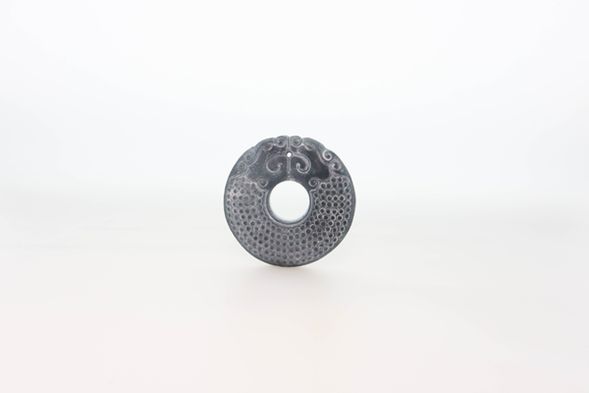 雙龍平安扣
●尺寸:5.3×5.3×0.9 (cm)
●款式皆為工藝師半手工雕刻故尺寸不定