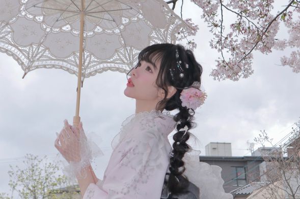 蕾絲和服、振袖這兩種和服非常著重細節,極大程度考驗著著裝師的技術水平和耐心(追求細節不敷衍),是 Ookini 在 Klook 京都地區銷量第一(最受好評)的方案。