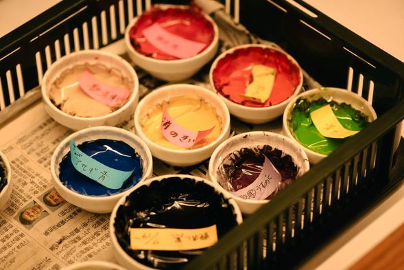 漆を使って自分オリジナルの絵を…