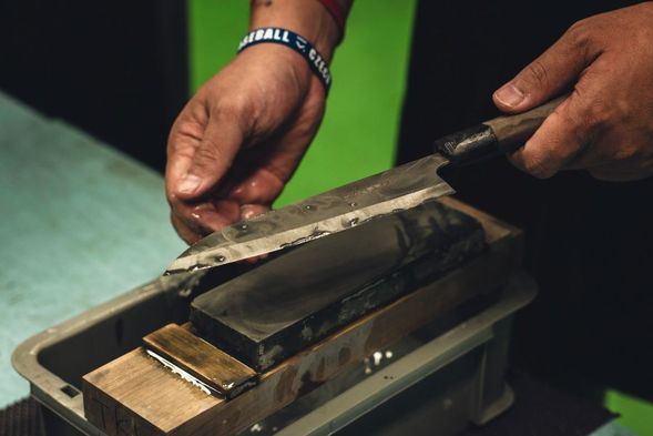 工房で越前打刃物と研ぎ体験