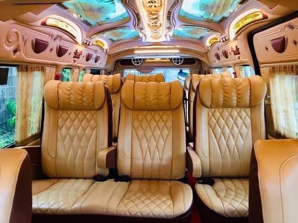 The vehicle's interior and features may vary. Photos are for reference only.