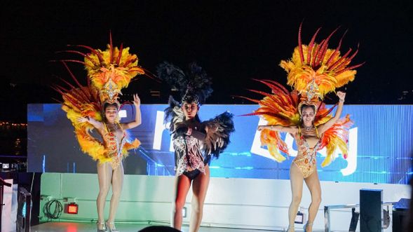 Enjoy a variety of live entertainment shows.