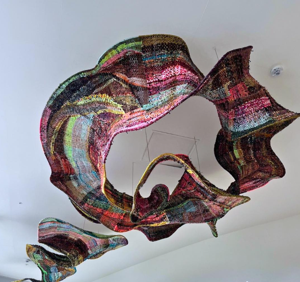 前往歌舞館欣賞專業的演出,每周都會有不同族的演出