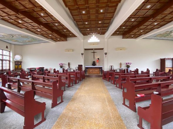 進到裡面欣賞牆面、天花板、各處裝飾的更多融合細節