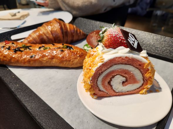 每間都有自己主打的甜點和麵包