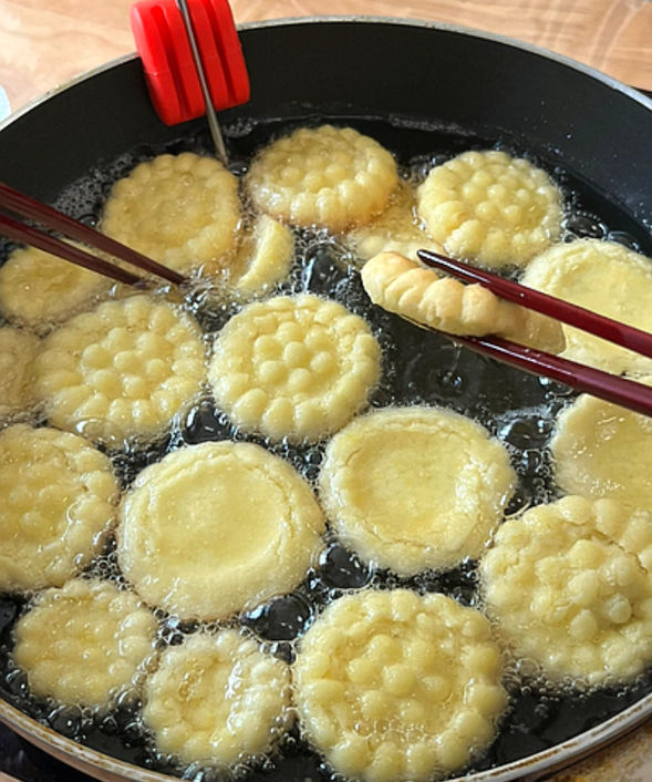 控制油溫、時間、定期翻面