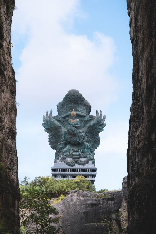 朝聖神鷹文化廣場、斷崖公路風光,傍晚至烏魯瓦圖無邊際泳池酒吧看夕陽,海景無敵