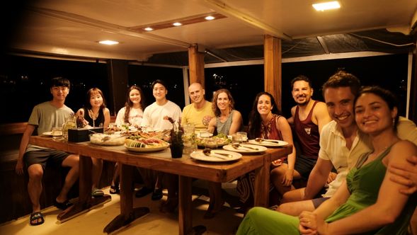 船上用餐畫面參考