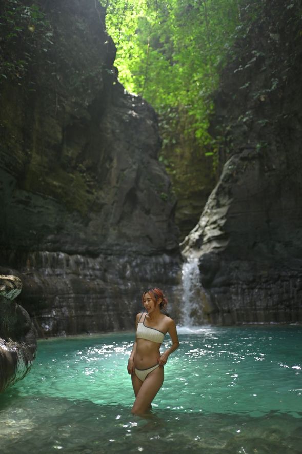 Waimarang Waterfall 徒步走進山谷秘境,探訪隱藏在岩壁間的藍色天然水池(Blue Hole),享受在清澈山泉中漂浮的平靜。