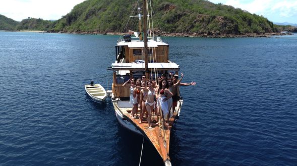 用餐後→合照→整理行李→下船→前往蘭科洞穴探險