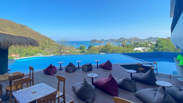 Zasgo Hotel 的戶外泳池