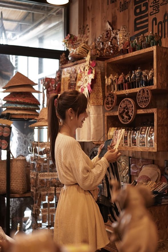 烏布市集/皇宮
穿梭於熱鬧的手作市集與皇宮古老建築之間,感受峇里藝術與生活交織的節奏,帶走的不只是紀念品,還有靈感。