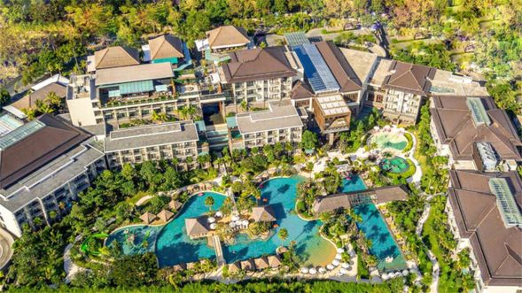 早餐後自由活動,可自由安排SPA或泳池放鬆,中午後探訪當地紀念品店,帶走峇里的美好回憶