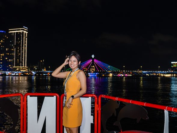 🌴 抵達峴港
抵達峴港國際機場後,由專車接送前往飯店辦理入住。稍作休息後享用晚餐,夜晚搭乘漢江遊船,為旅程揭開序幕。