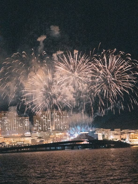 秒跨年煙火盛宴迎接2027
直擊富國島跨年煙火盛典,在璀璨夜空下迎接新的一年,讓今年的最後一晚,成為值得反覆回味的旅行記憶。
