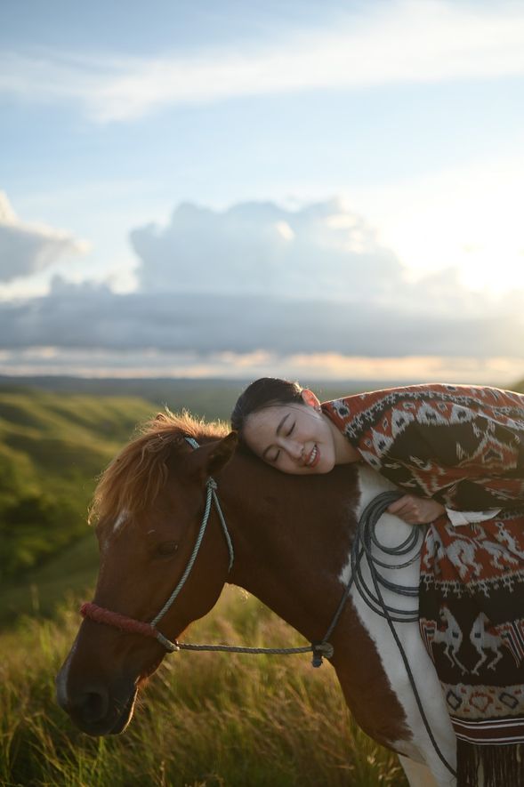 🚗 開始橫越松巴島東中部,前往西部方向移動