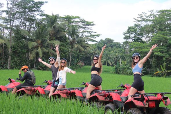 上午自由選擇火山日出吉普車/泛舟/沙灘車