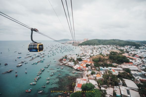 跨海纜車・水樂園・日落浪漫時光
早餐後搭乘跨海纜車,欣賞絕美海景,抵達水樂園後享用午餐並暢玩各式水上設施。傍晚前往日落小鎮及親吻之橋,留下浪漫倩影。晚餐後返回飯店休息。