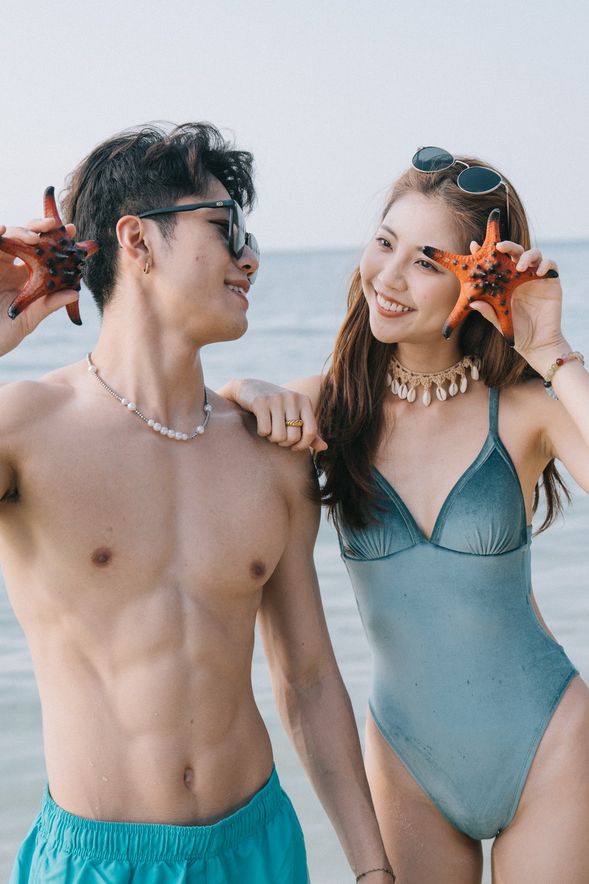 前往夢幻海星沙灘戲水、拍照