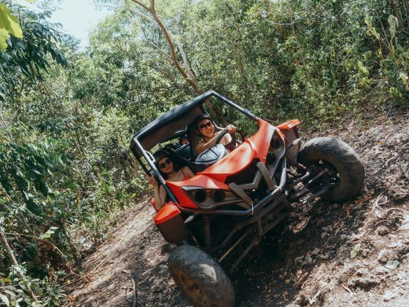 🏎️ ATV 越野車
馳騁山林泥徑,開啟一場充滿速度感的野外冒險。