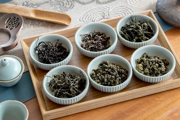 以標準茶席品茗臺灣五款特色烏龍茶