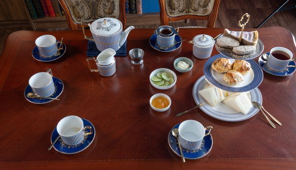 當然更不能錯過經典英式下午茶點。